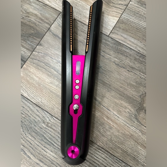 Dyson hair straightener - Picture 3 of 4